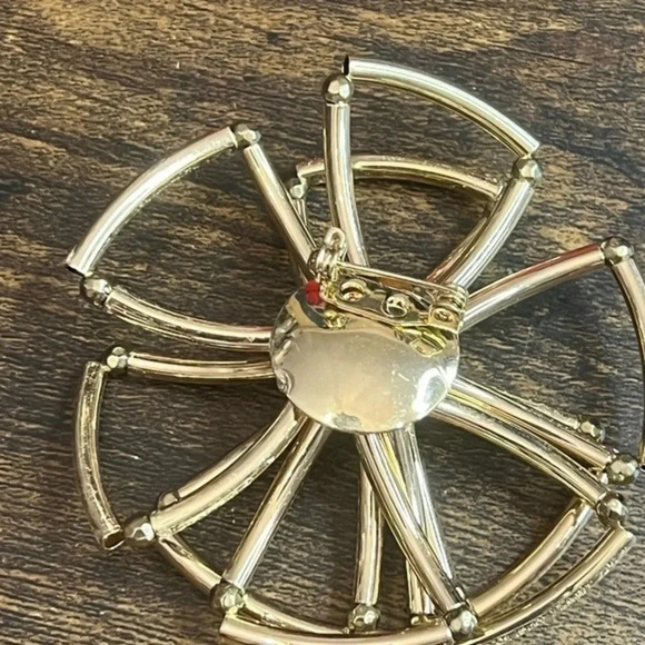 3-D Floral Goldtone Brooch Pin - Picture 5 of 7